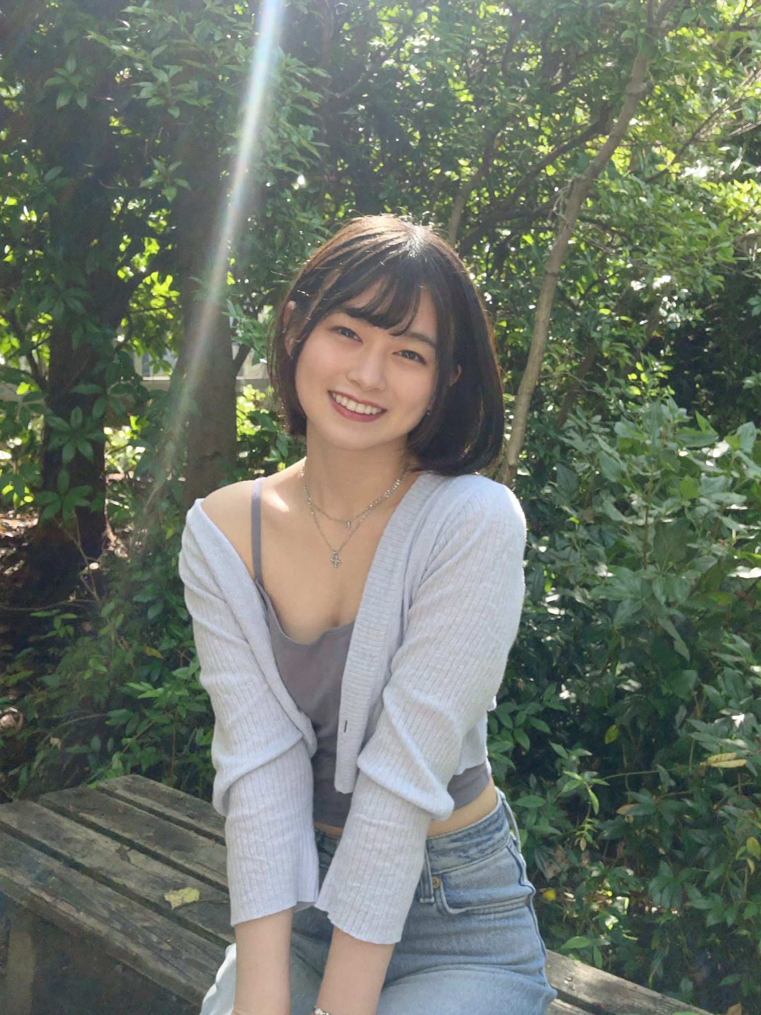 木漏れ日の中で笑うノア